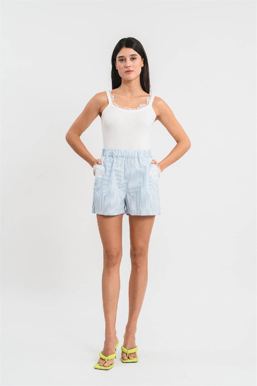 Pink Memories Bermuda a righe con dettagli in pizzo