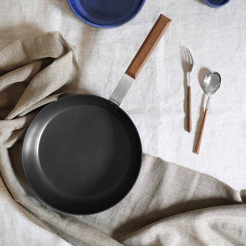 Pintinox Sushi » Padelle In Alluminio Forgiato Con Manico Effetto Teak