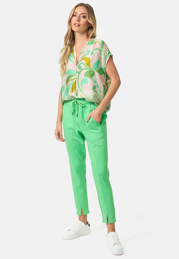 Please Jeans BLUSA CATNOIR A MANICHE CORTE IN ECOVEROSATIN - FIORI VERDI