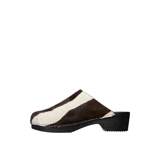 FIGURE DECORATIVE ZOCCOLI IN PELLE E LEGNO