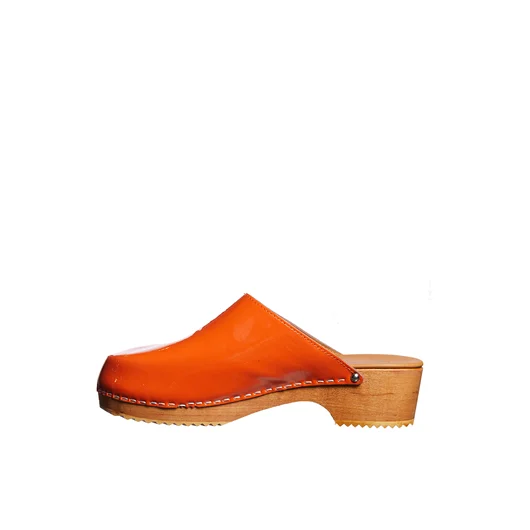 FIGURE DECORATIVE ZOCCOLI IN PELLE E LEGNO