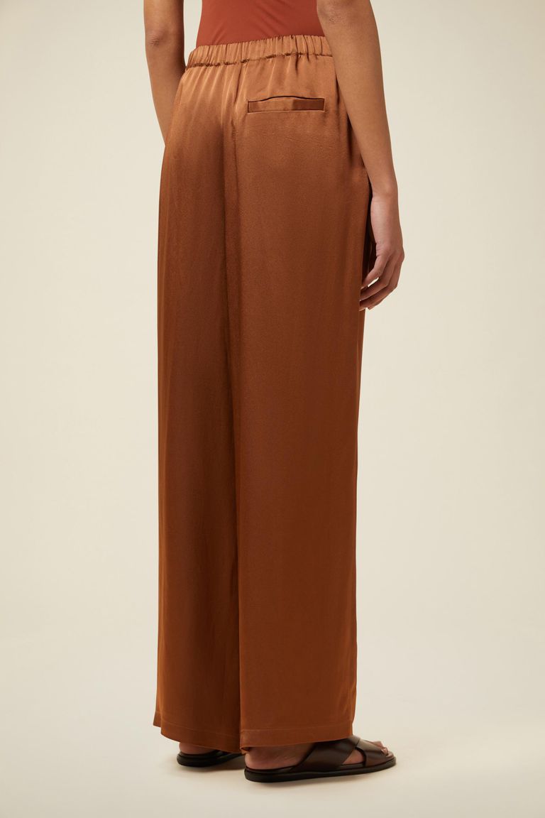 Pomandere Pantalone Ampio Con Elastico In Vita Lucido