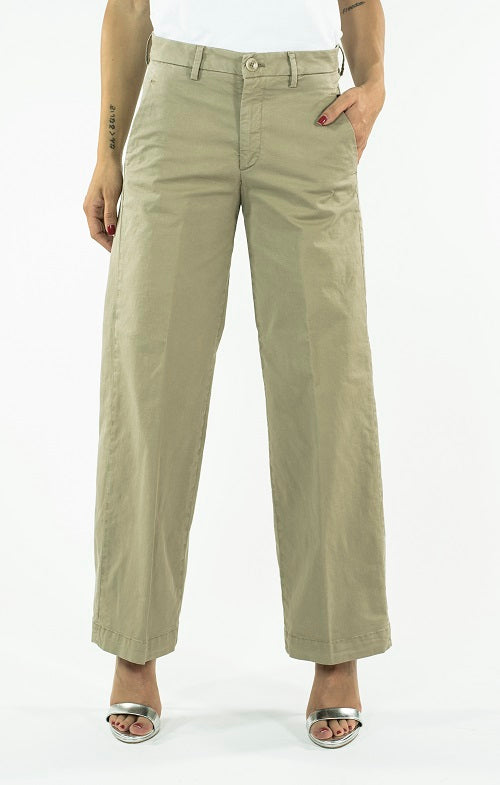 Pop84 Pantalone over fit modello Sara