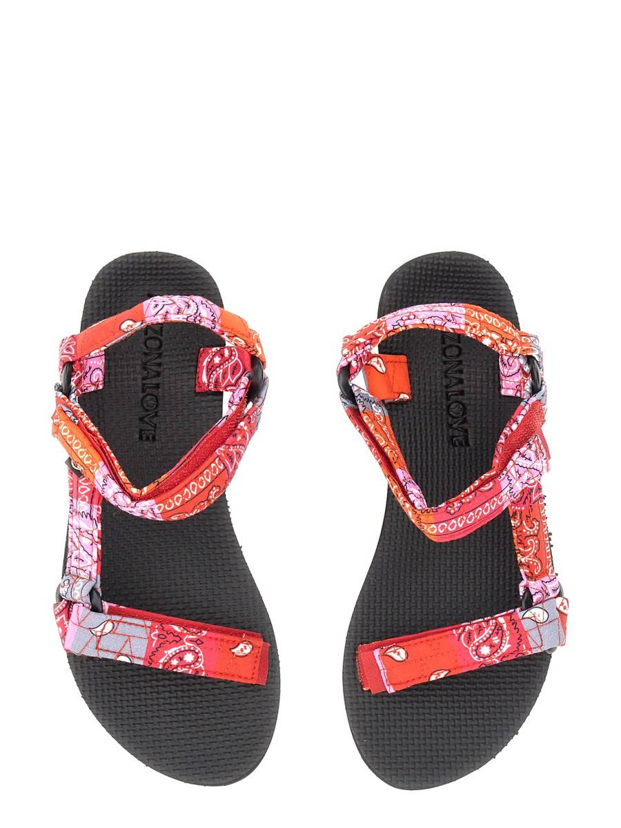 ARIZONA LOVE SANDALO TREKKY CON MOTIVO PAISLEY