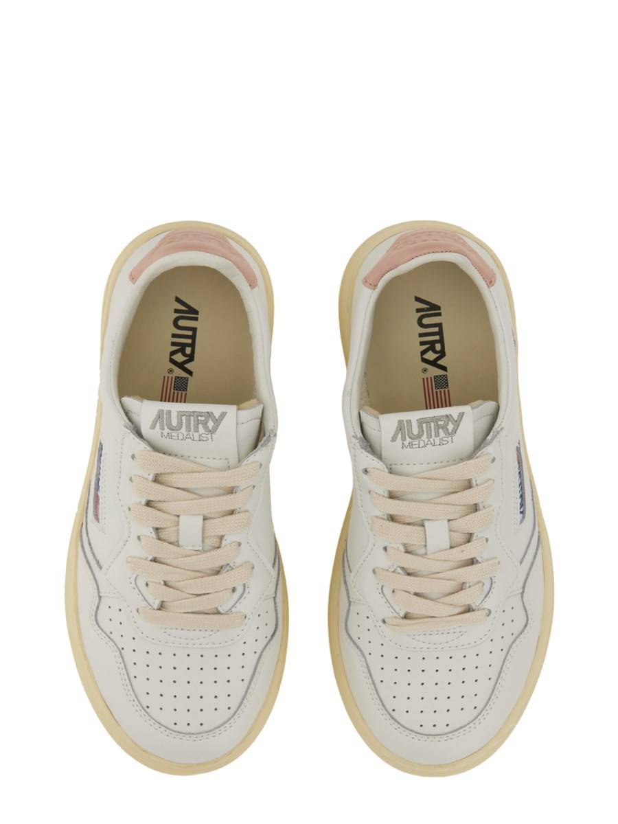 AUTRY SNEAKER MEDALIST LOW IN PELLE