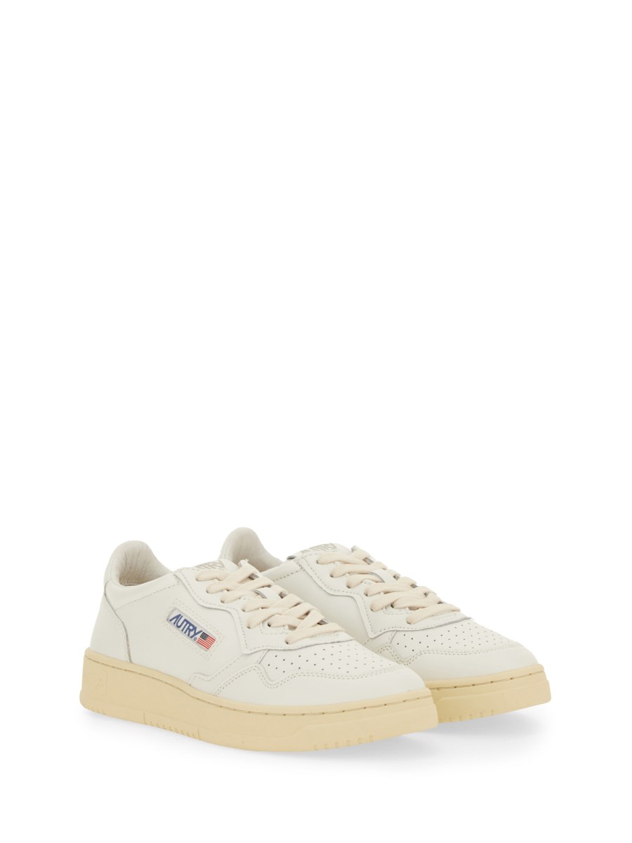 AUTRY SNEAKER MEDALIST LOW IN PELLE