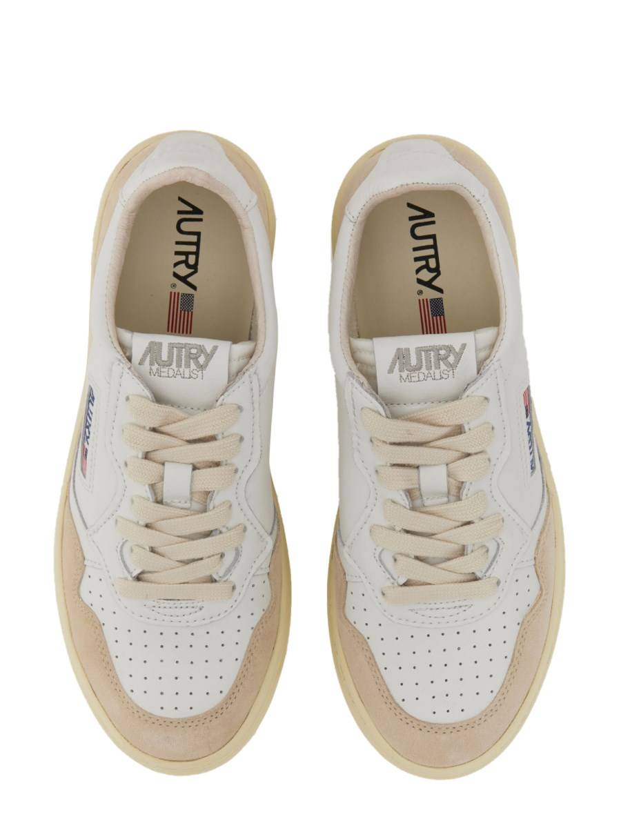 AUTRY SNEAKERS MEDALIST LOW IN PELLE