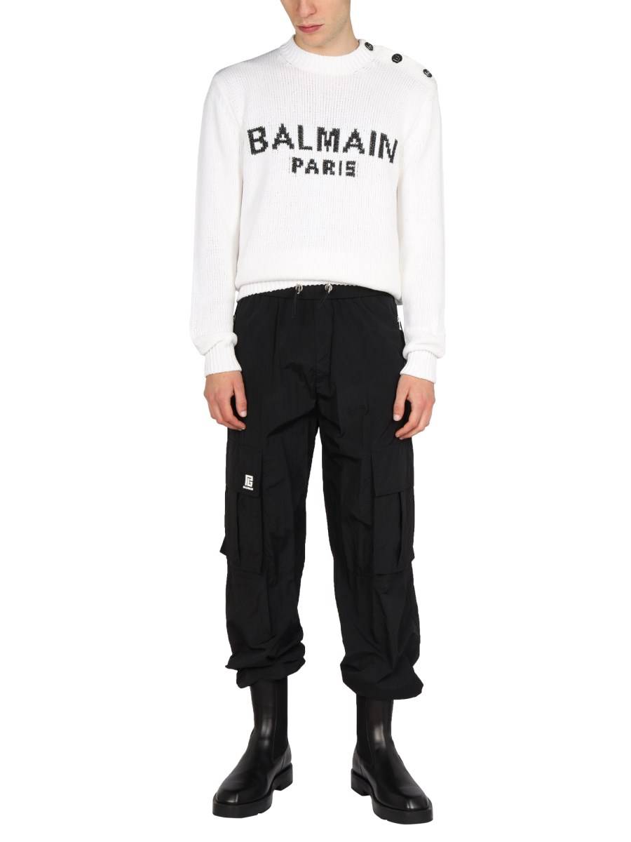 BALMAIN PANTALONE CARGO IN NYLON CON LOGO