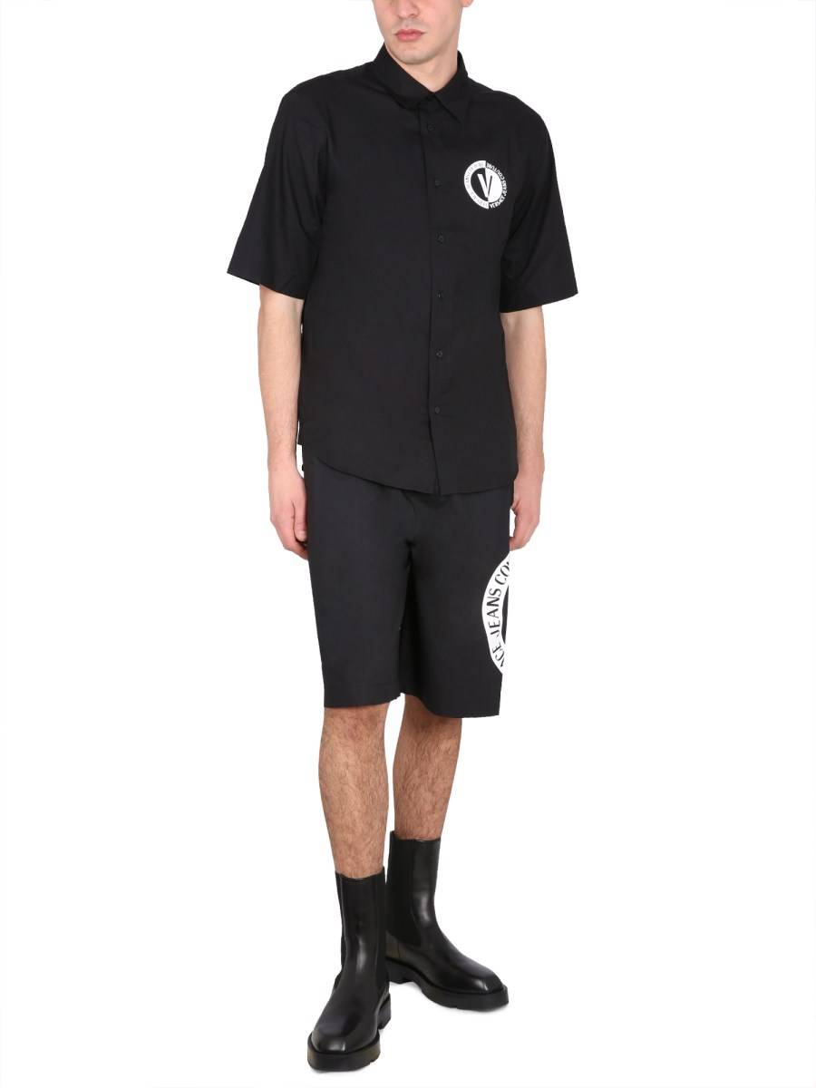 VERSACE JEANS COUTURE BERMUDA IN COTONE CON STAMPA LOGO
