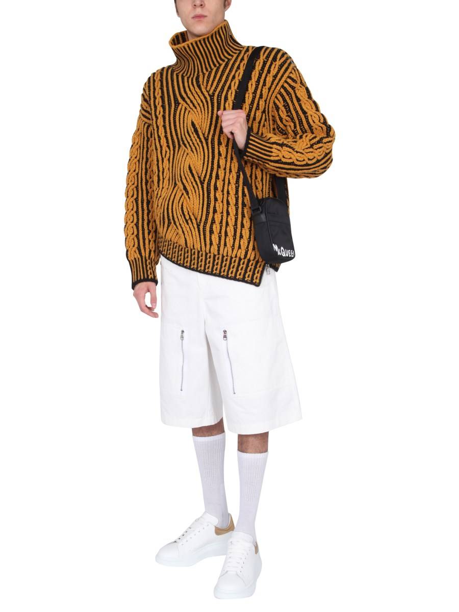 ALEXANDER McQUEEN BERMUDA IN GABARDINE GIAPPONESE MULTITASCHE