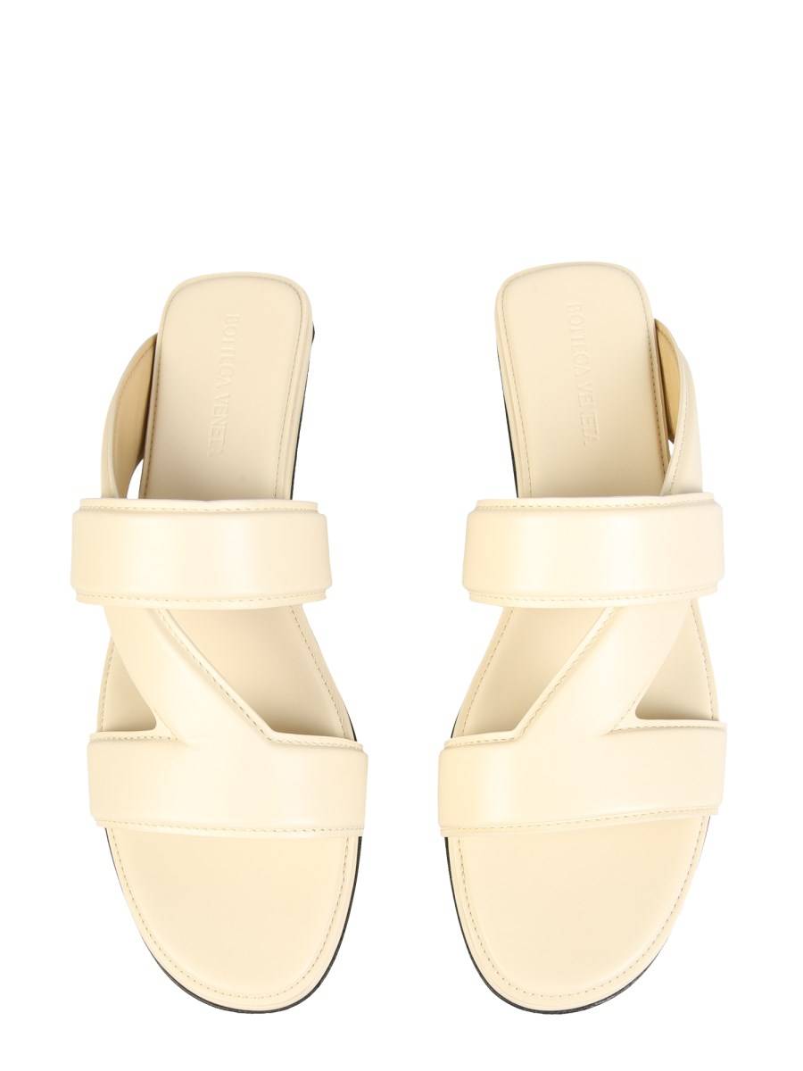 BOTTEGA VENETA SANDALI FLAT THE BAND