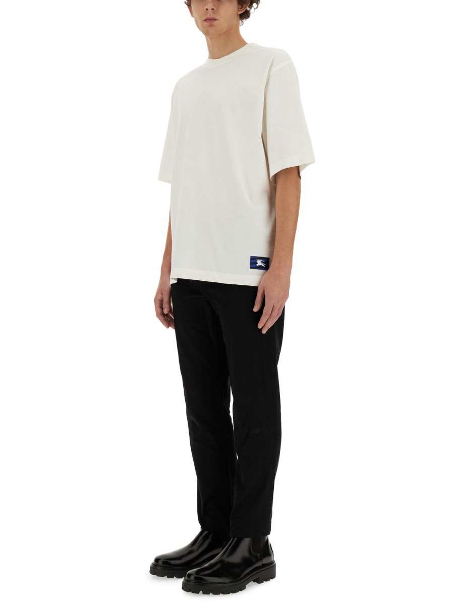 BURBERRY T-SHIRT IN COTONE CON PATCH EKD