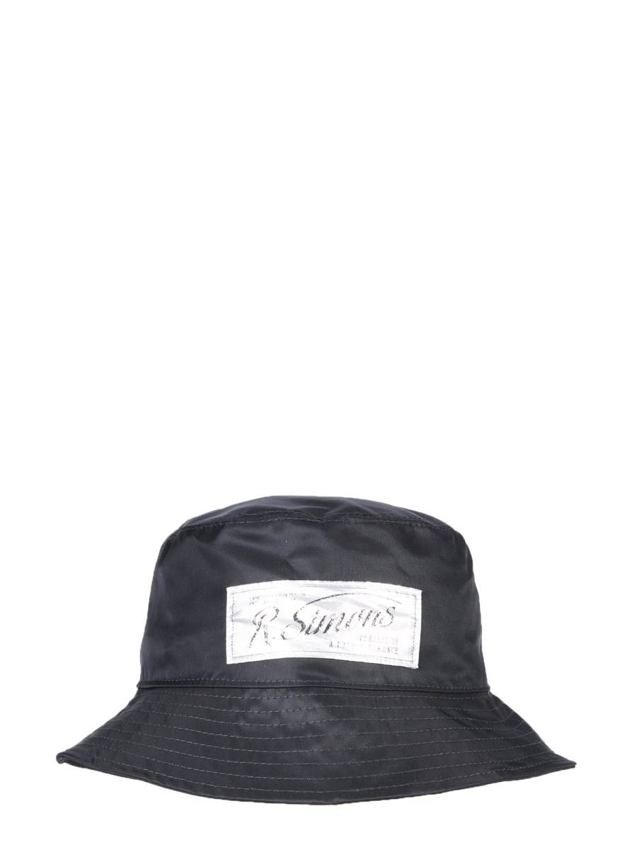 RAF SIMONS CAPPELLO BUCKET REVERSIBILE CON PATCH LOGO