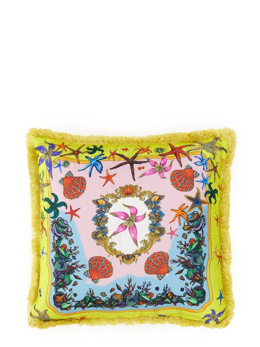 VERSACE CUSCINO IN SETA CON STAMPA TESORI DEL MARE E FRANGE