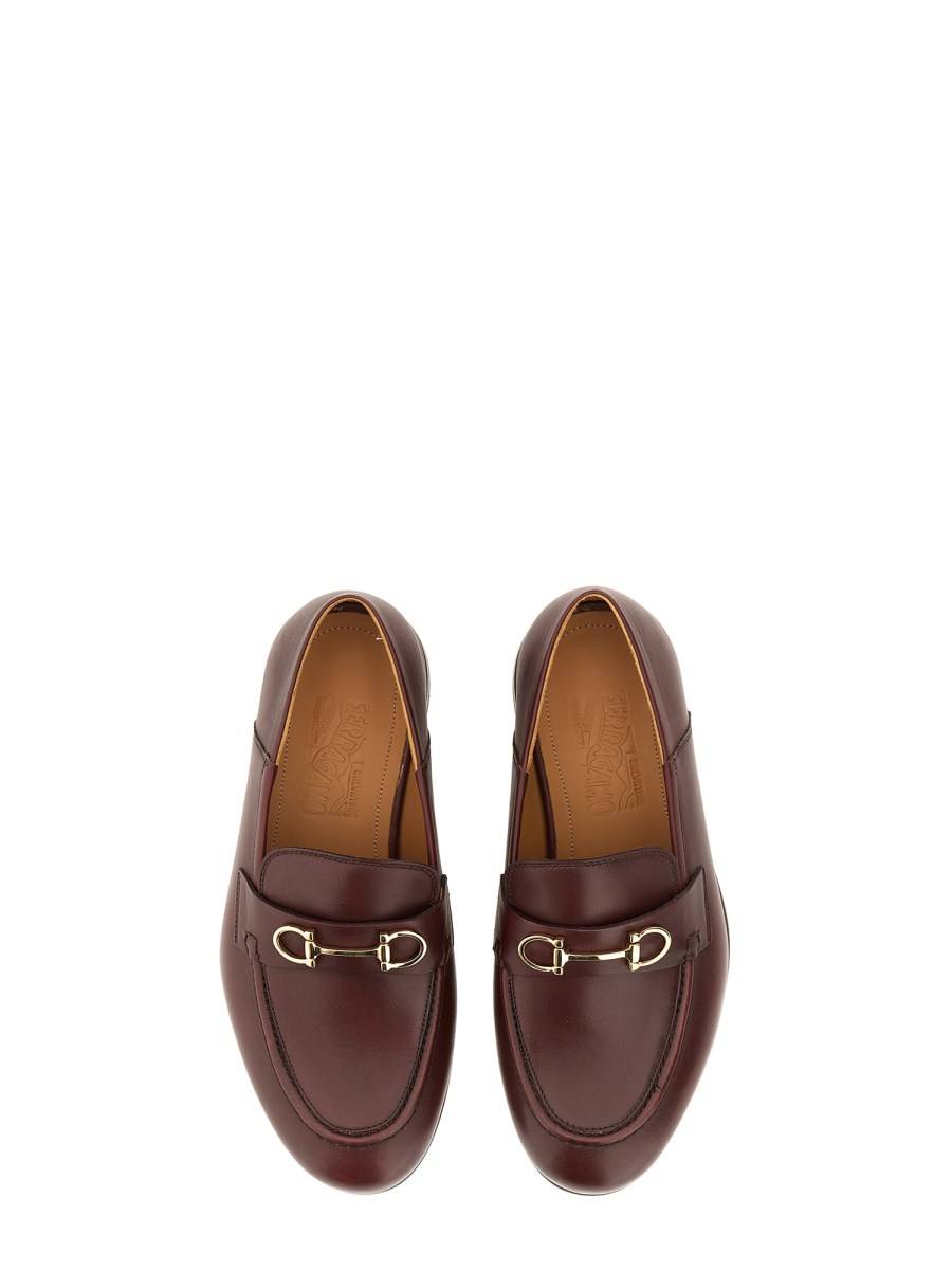 FERRAGAMO MOCASSINO IN PELLE CON ORNAMENTO GANCINI