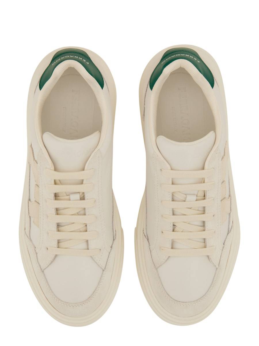 FERRAGAMO SNEAKER BASSA CON GANCINI