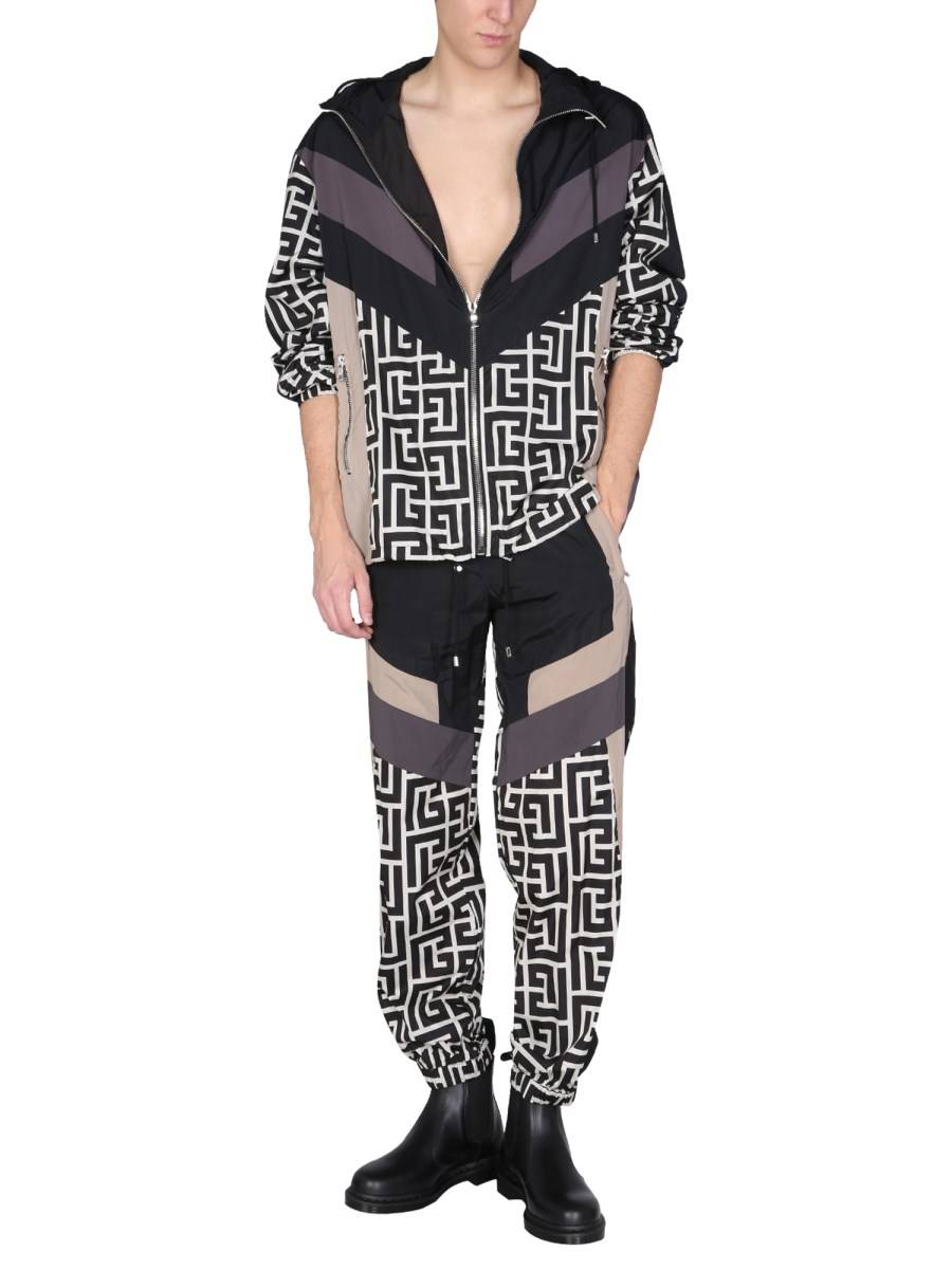 BALMAIN GIACCA IN NYLON CON STAMPA MAXI LOGO MONOGRAM