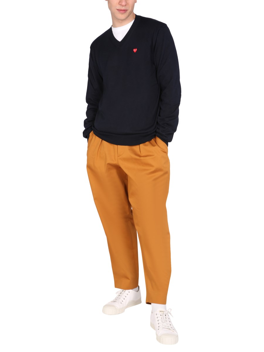 COMME DES GARCONS PLAY MAGLIA IN COTONE CON PATCH LOGO