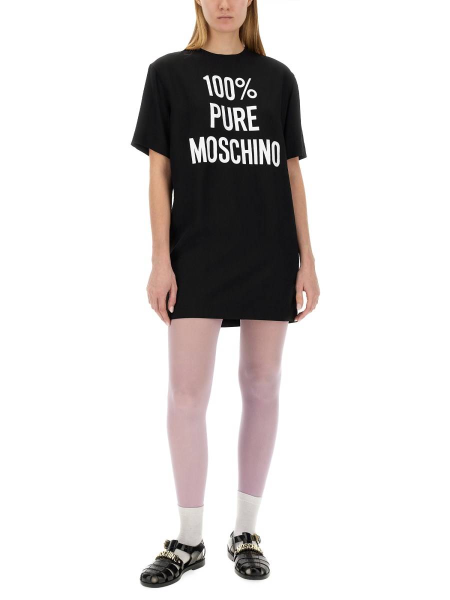 MOSCHINO ABITO CON LOGO