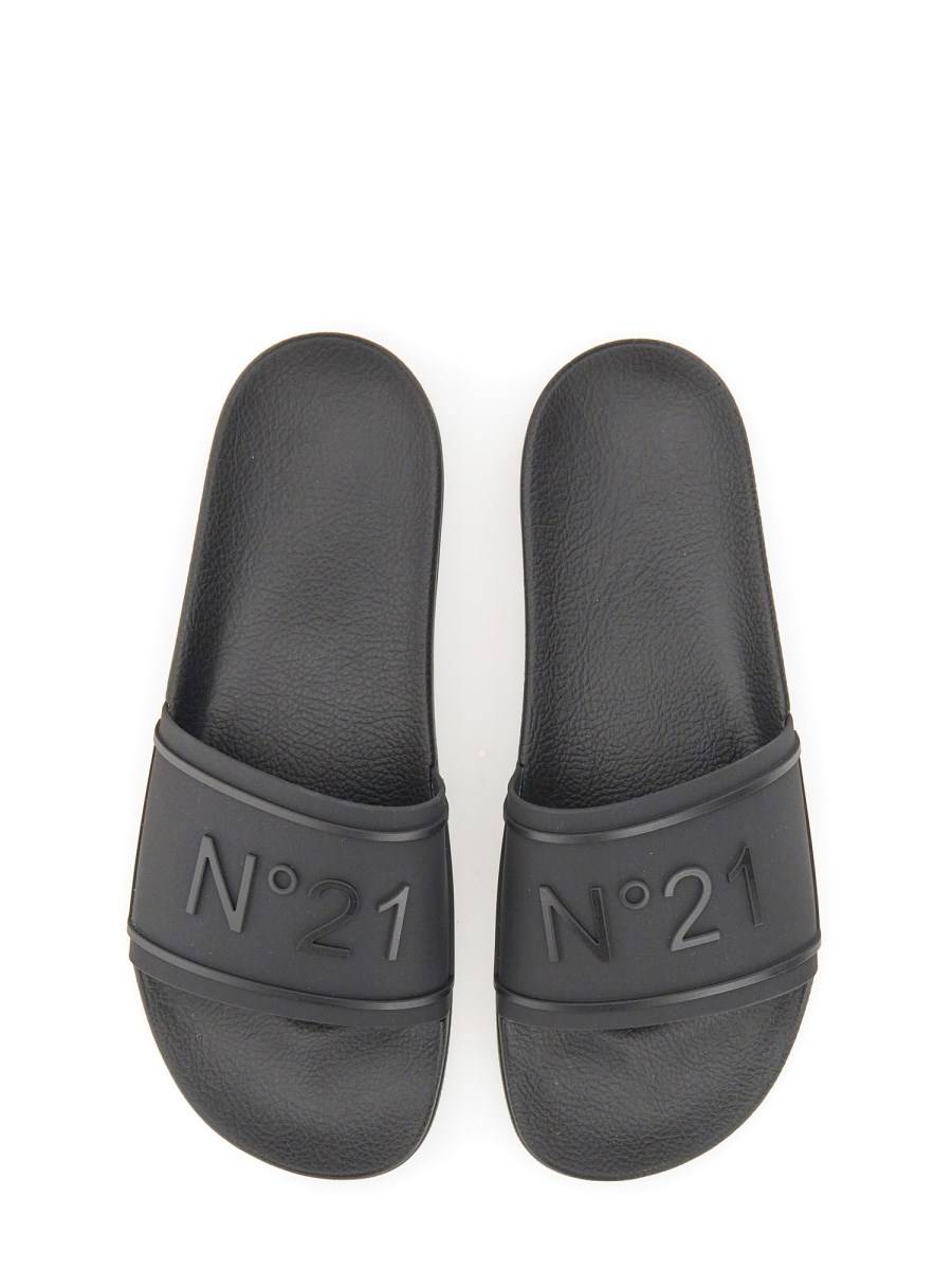 N°21 SLIDE IN GOMMA CON LOGO IN RILIEVO