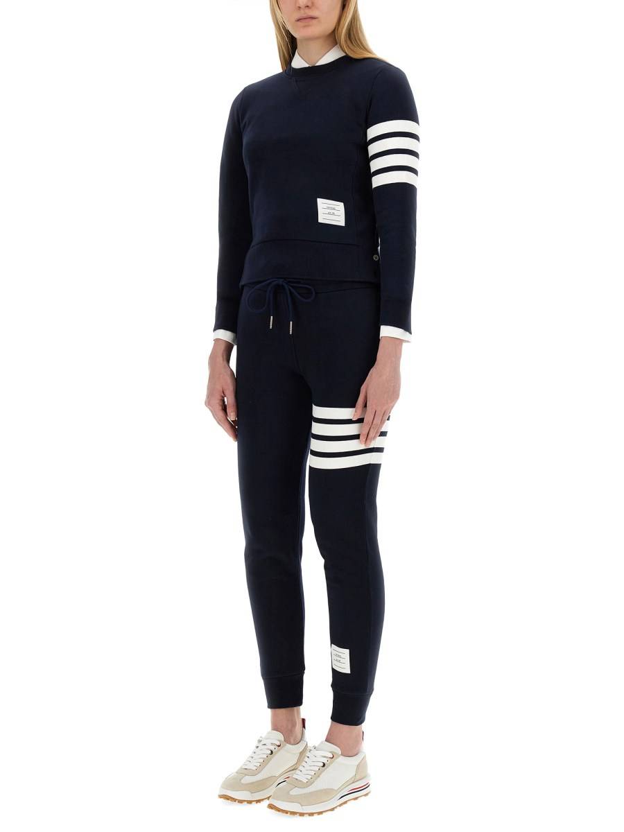 THOM BROWNE PANTALONE IN FELPA DI COTONE CON DETTAGLIO A RIGHE