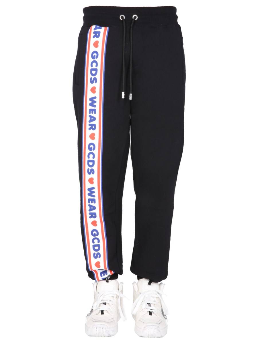 GCDS PANTALONE JOGGING IN COTONE CON BANDA LOGO CUTE TAPE