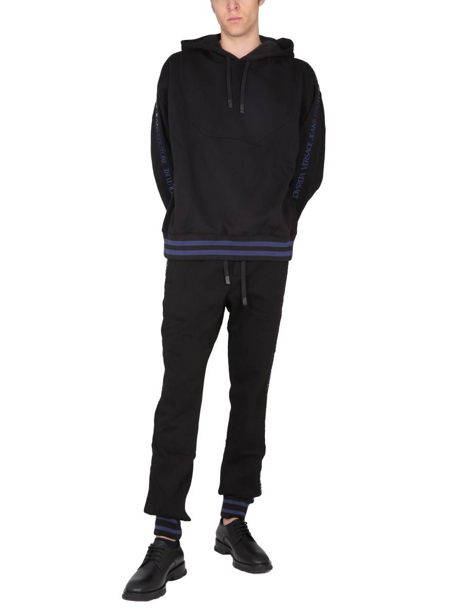 VERSACE JEANS COUTURE PANTALONE JOGGING IN COTONE CON ELASTICO