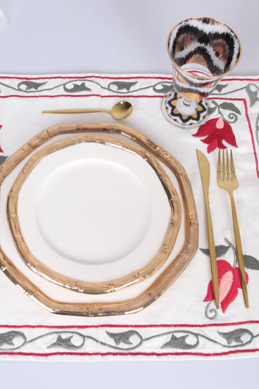 LES-OTTOMANS PIATTO IN CERAMICA CON PROFILO BAMBOO GOLD