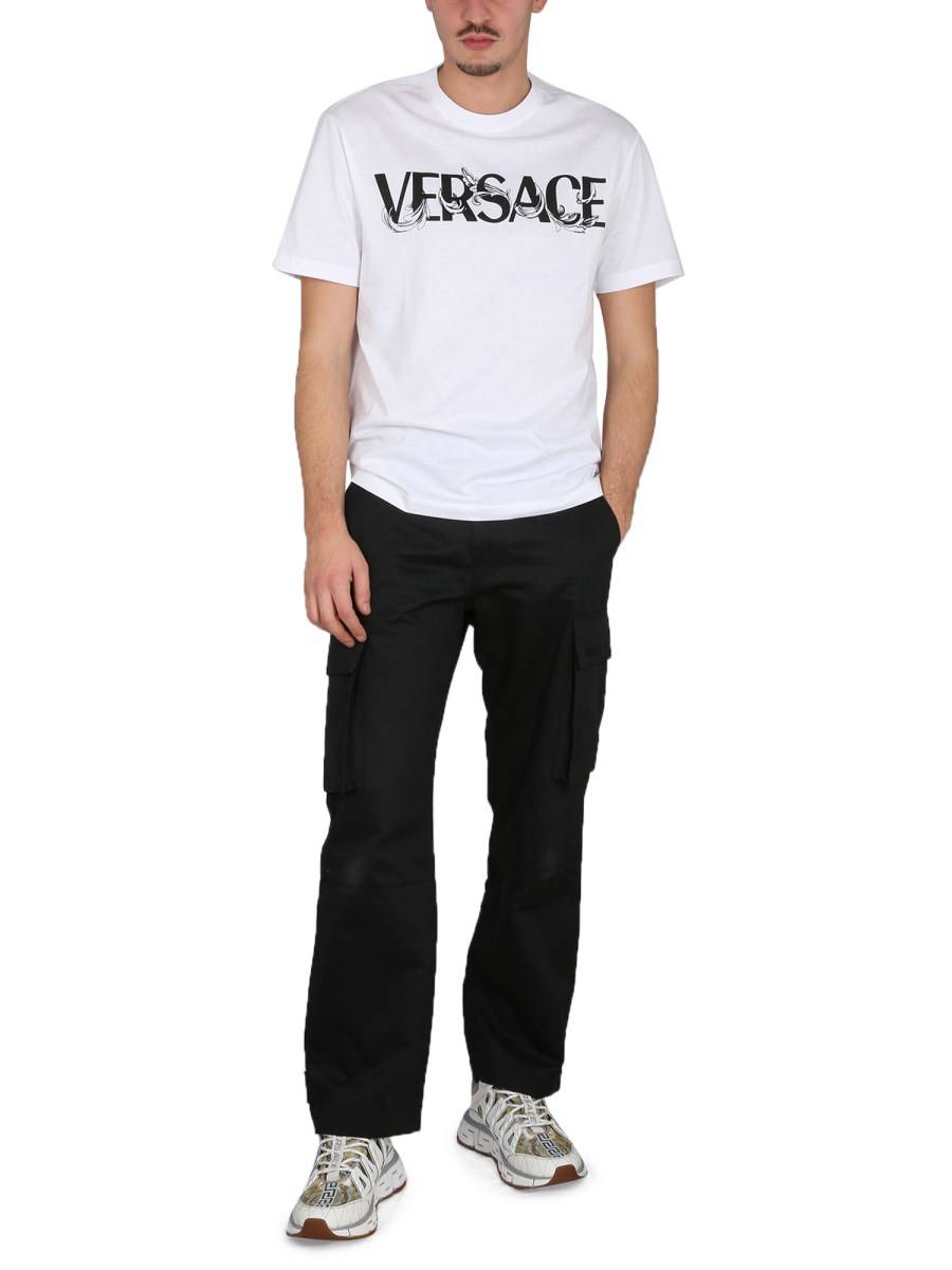 VERSACE T-SHIRT CON LOGO BAROCCO IN JERSEY DI COTONE