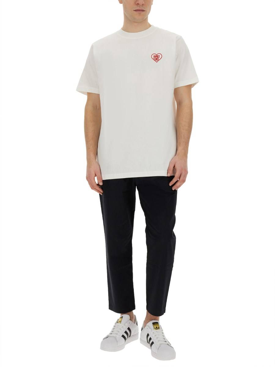 FAMILY FIRST T-SHIRT IN JERSEY DI COTONE CON RICAMO CUORE