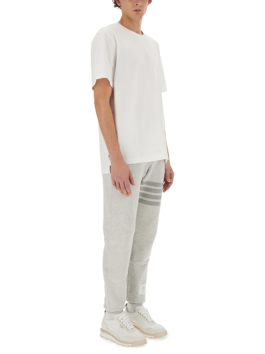 THOM BROWNE T-SHIRT IN COTONE CON SPACCO LATERALE