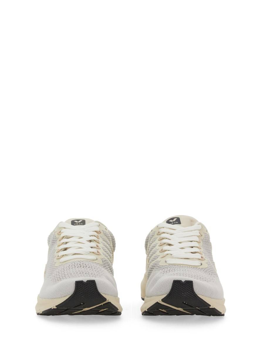 VEJA SNEAKER IN PELLE E MESH CON LOGO