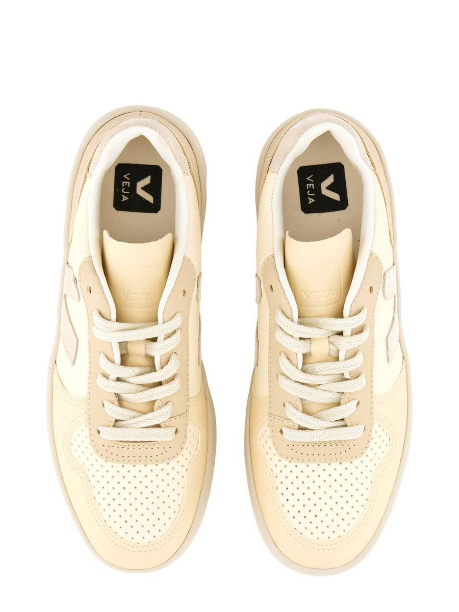 VEJA SNEAKER "V-10" IN PELLE