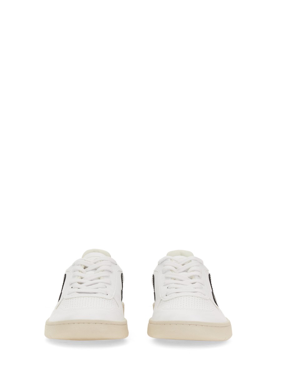 VEJA SNEAKER V-10 IN PELLE