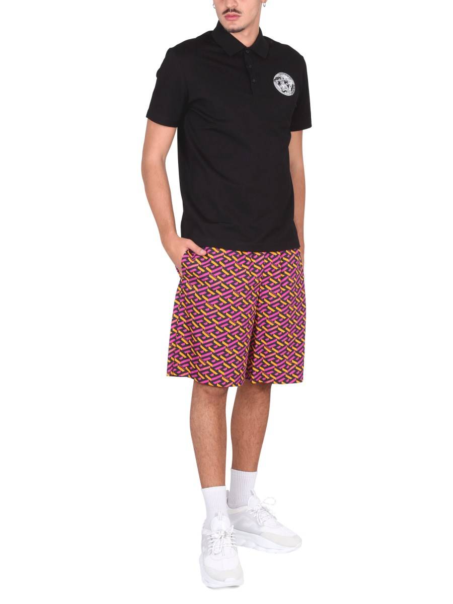 VERSACE SHORTS CON STAMPA LA GRECA IN SETA