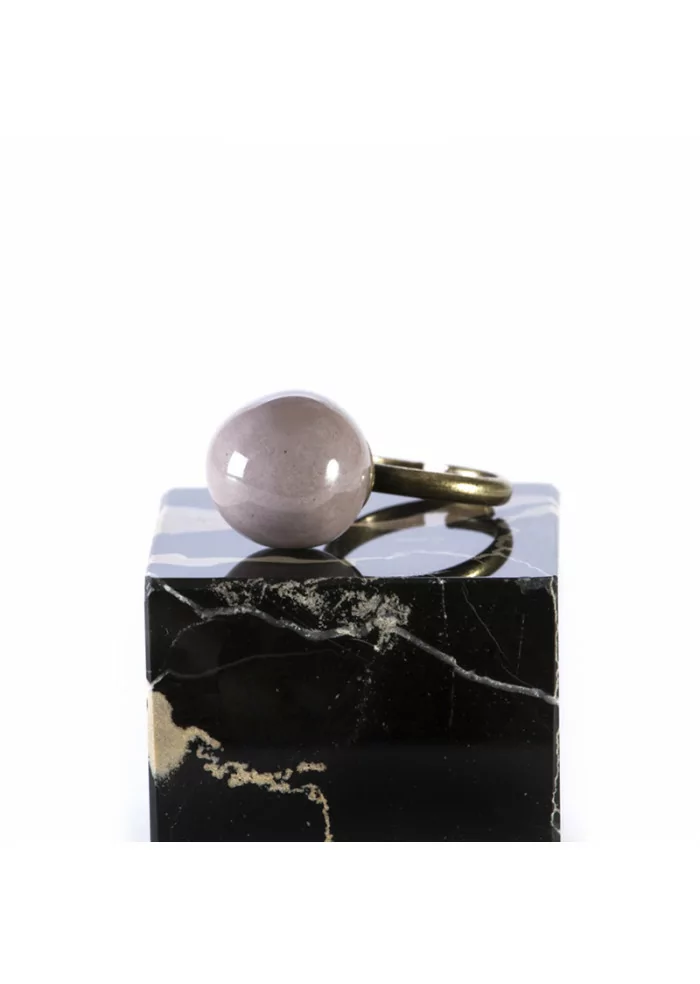 ACCESSORI DONNA ANELLO ARTIGIANALE CON BIGLIA IN CERAMICA BEIGE TOLEMAIDE