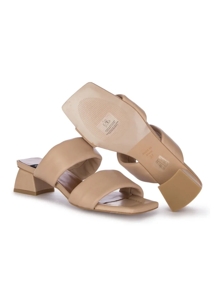 ÀNGEL ALARCÒN | SANDALI CON TACCO GENIE BEIGE