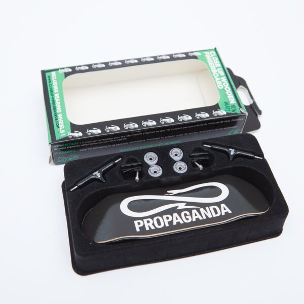 Propaganda Propaganda x Close Up Fingerboard complete set – Black