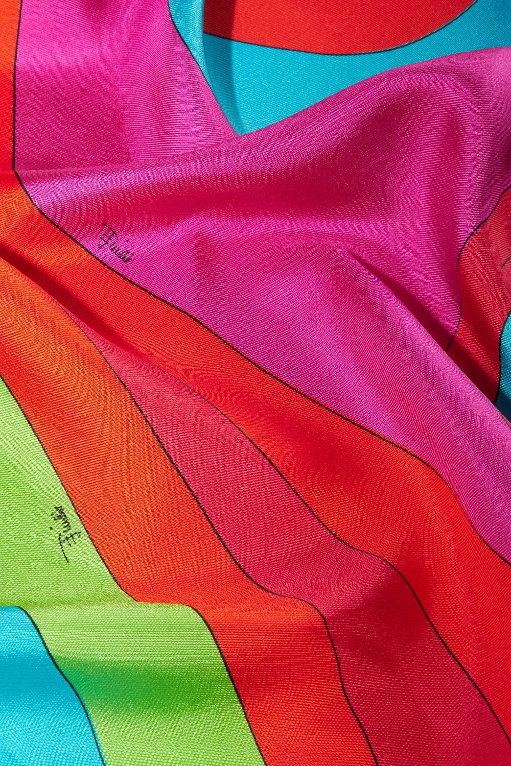 Pucci Carré Grande In Seta Con Stampa Cigni