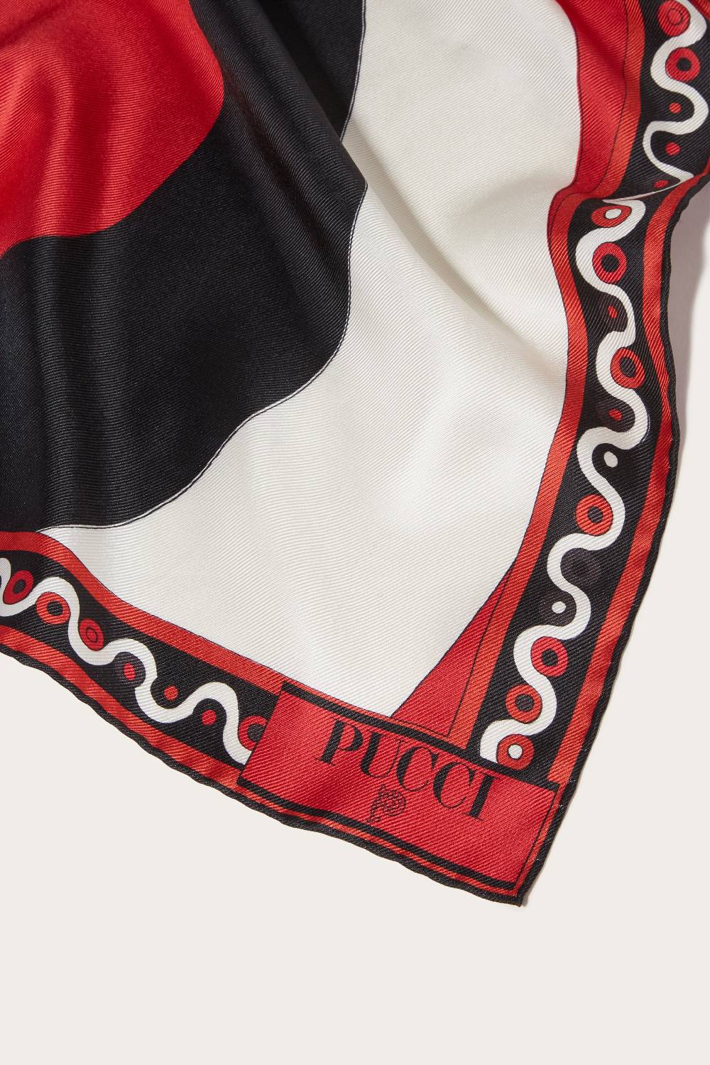 Pucci Carré Grande In Seta Con Stampa Iride