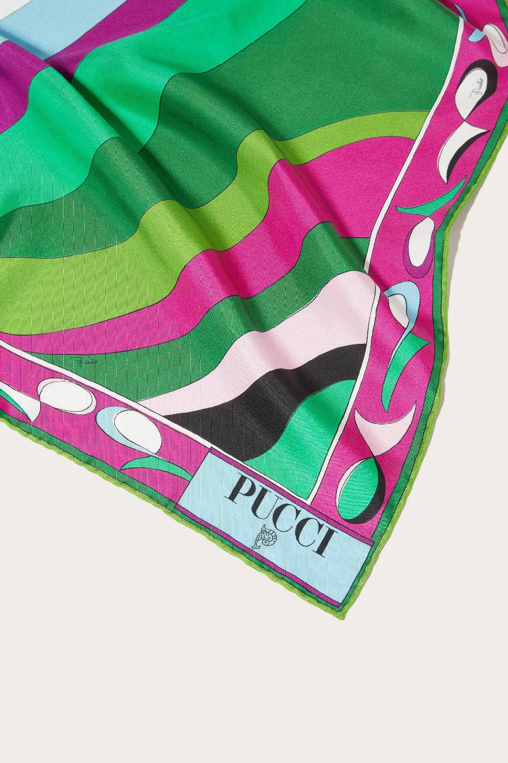 Pucci Carré Grande In Seta Con Stampa Pesci