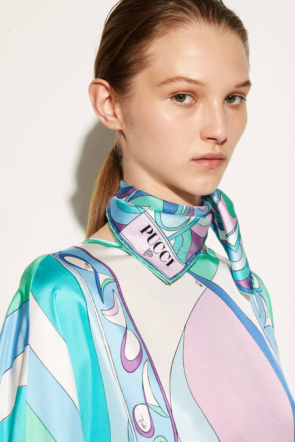 Pucci Carré Piccolo In Seta Con Stampa Onde