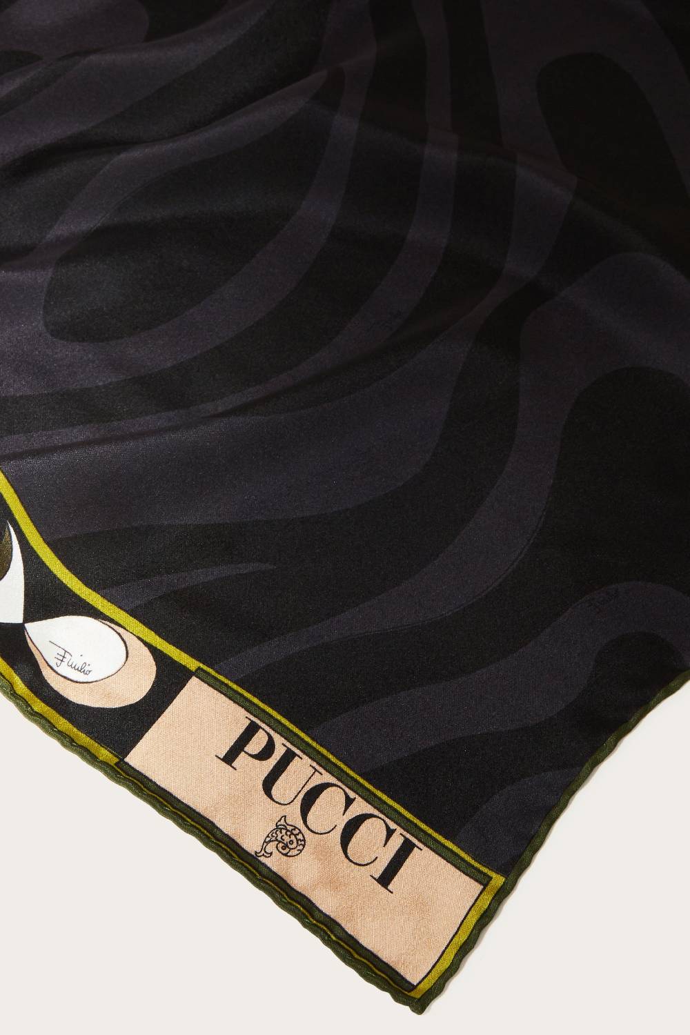 Pucci Hijab In Seta Con Stampe Marmo E Pesci