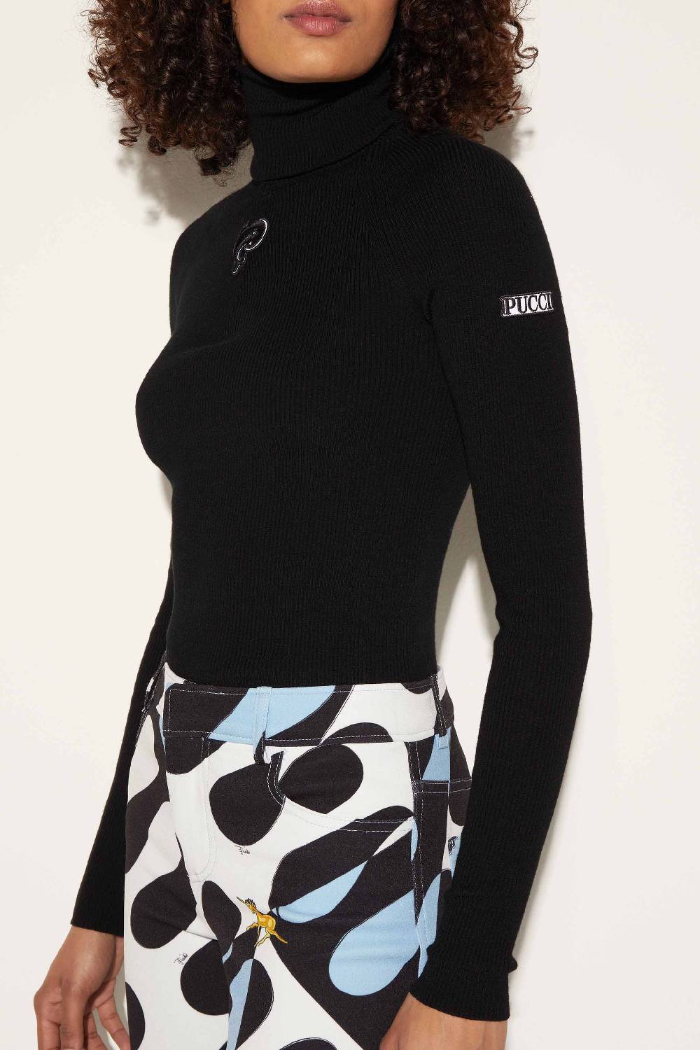 Pucci Maglione Dolcevita Con Applicazione Logo