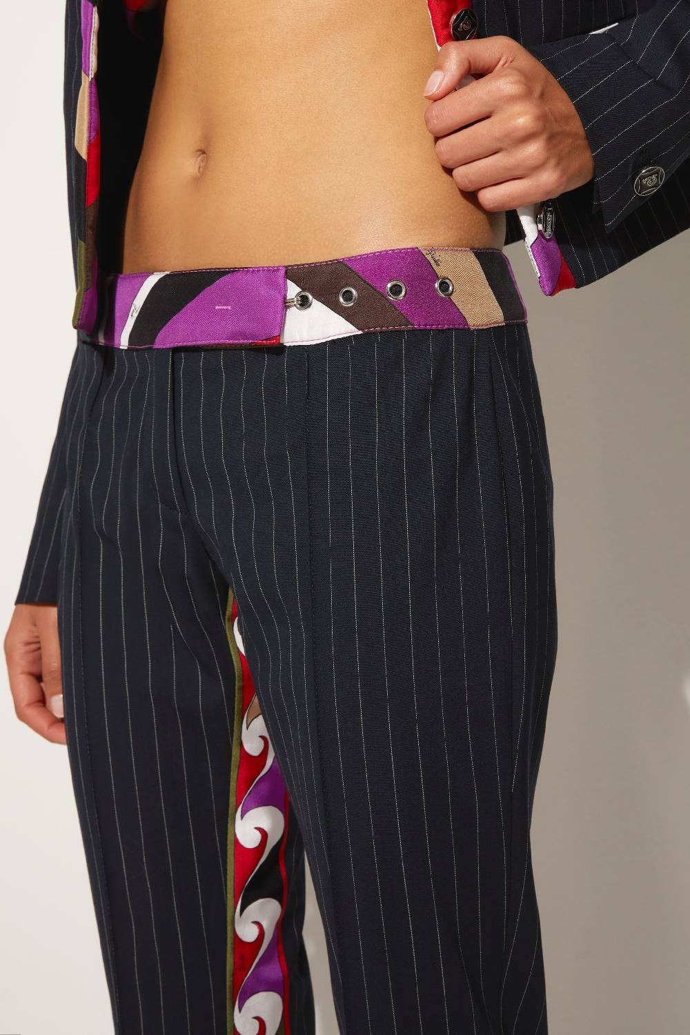 Pucci Pantaloni Gessati Con Finiture Iride E Cigni