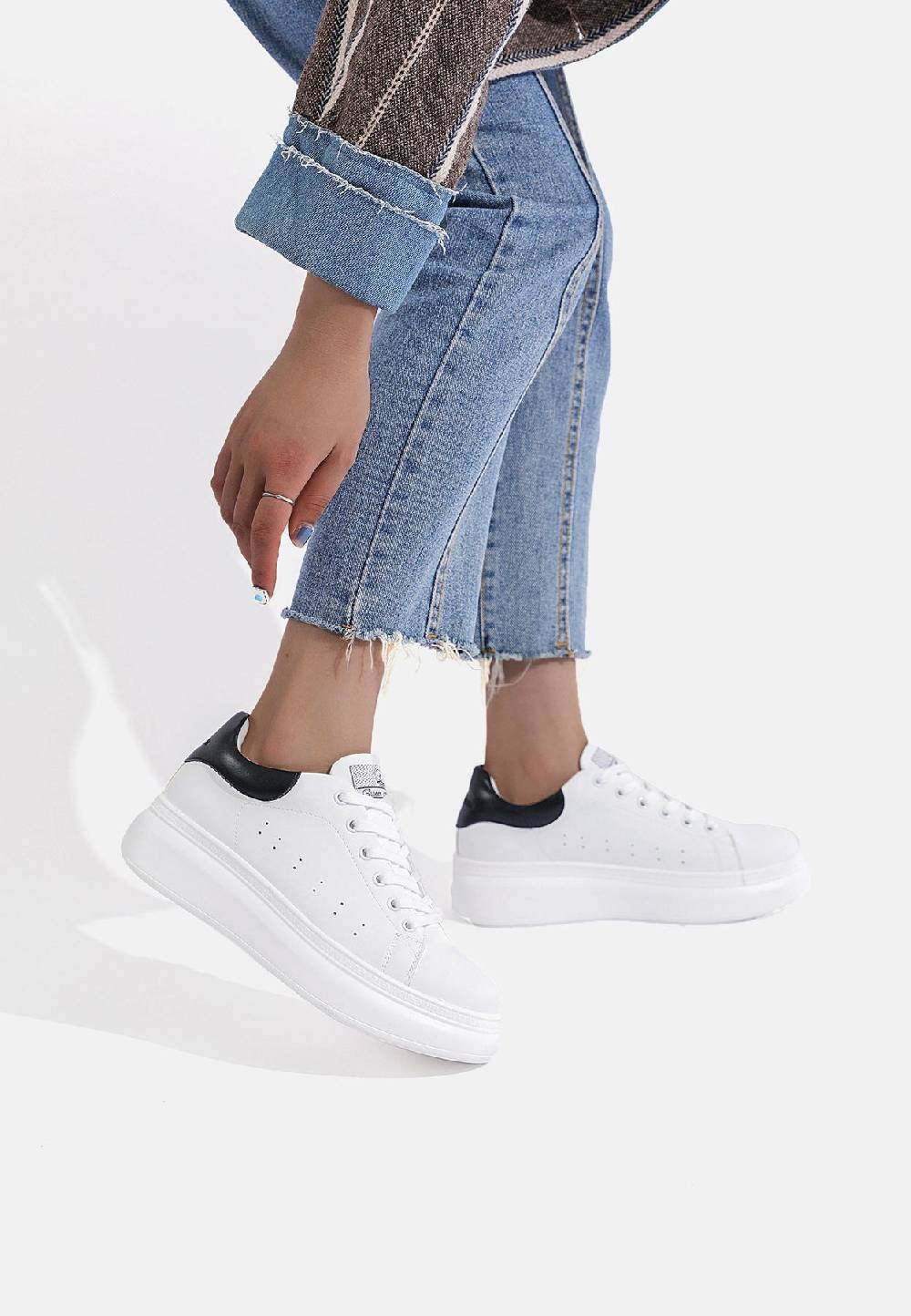 Queen Helena Sneakers - X22-17