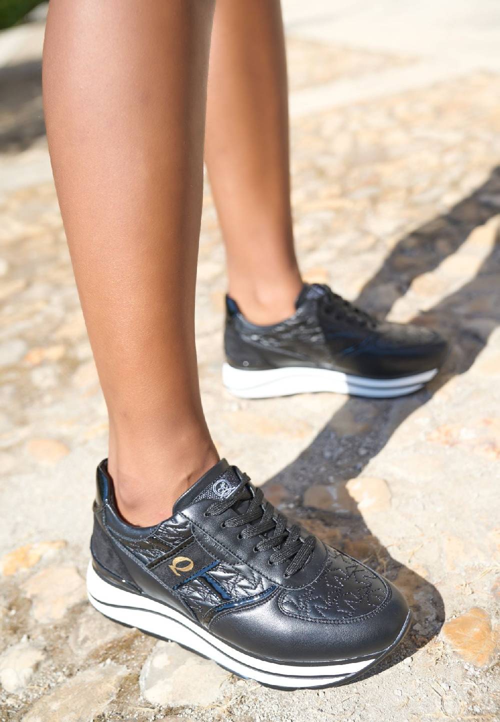 Queen Helena Sneakers - X27-29