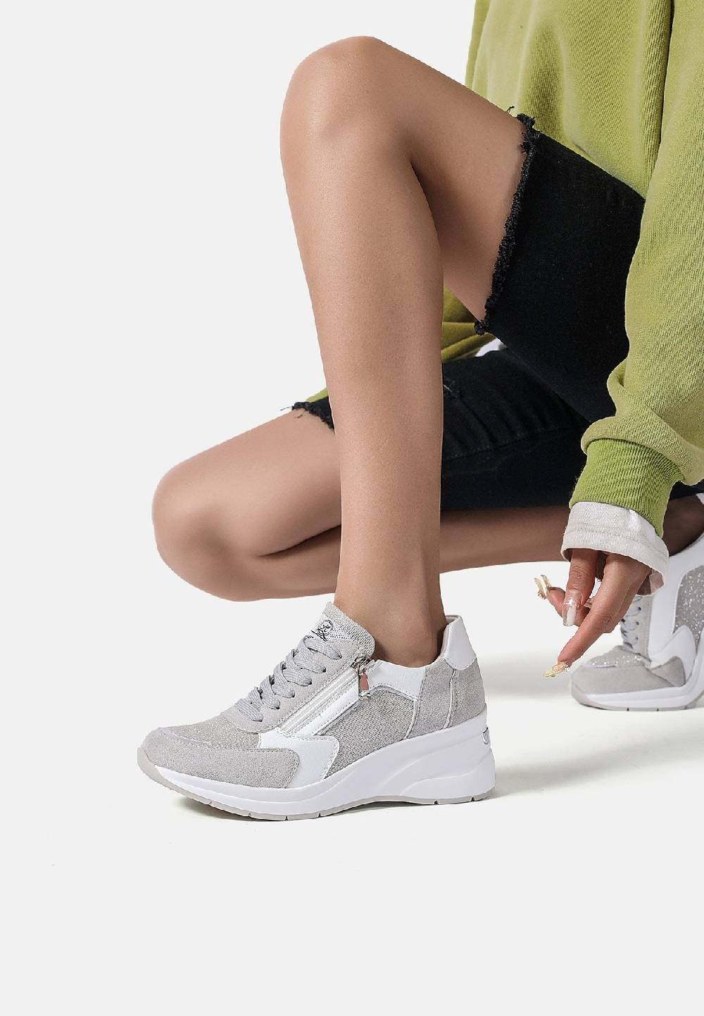 Queen Helena Sneakers - X28-41