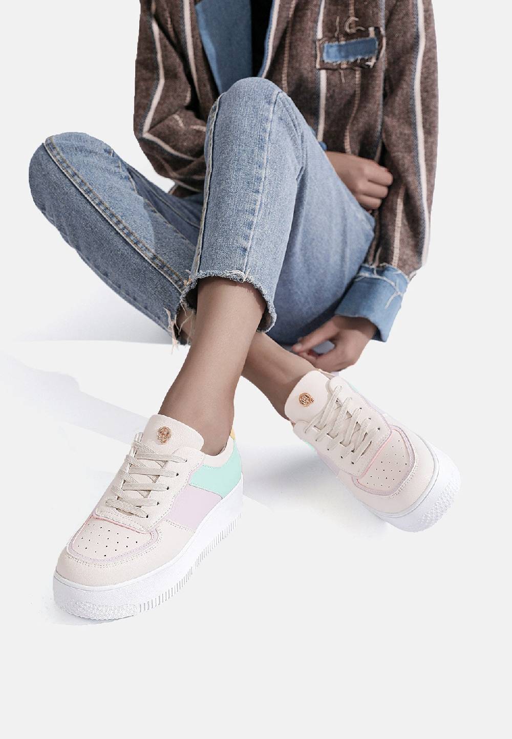 Queen Helena Sneakers - X29-18