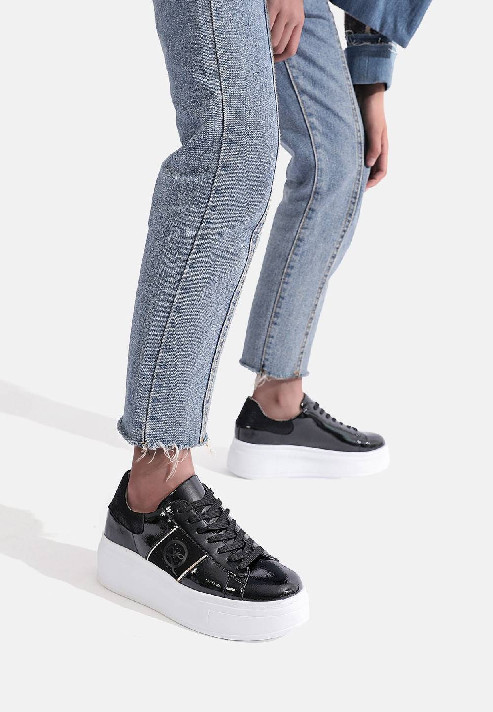 Queen Helena Sneakers - X29-20